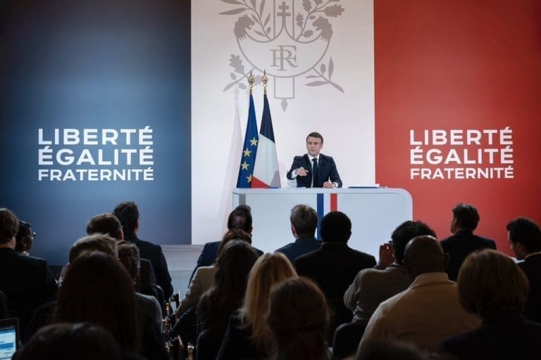 Lire la suite à propos de l’article Emmanuel Macron : le « rendez-vous avec les Français » était plutôt une répétition avant Davos