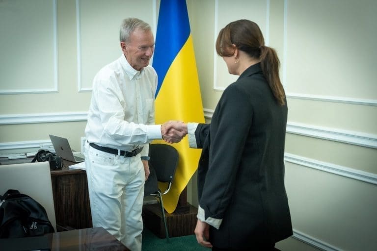 Lire la suite à propos de l’article Eric Schmidt, ancien PDG de Google, investit secrètement dans les drones de défense en soutien à l’Ukraine