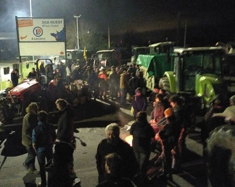 You are currently viewing La tension monte entre les agriculteurs et le gouvernement français