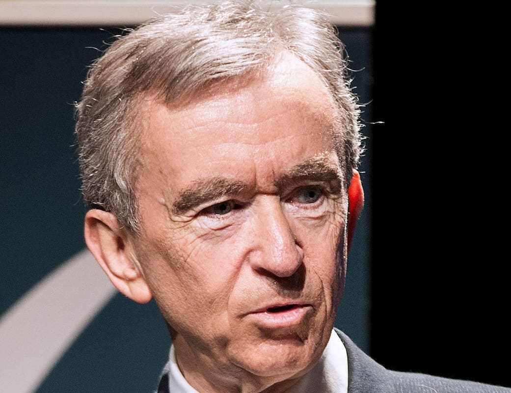 You are currently viewing LVMH en négociations pour acquérir Paris Match, redessinant le paysage médiatique hyperconcentré français