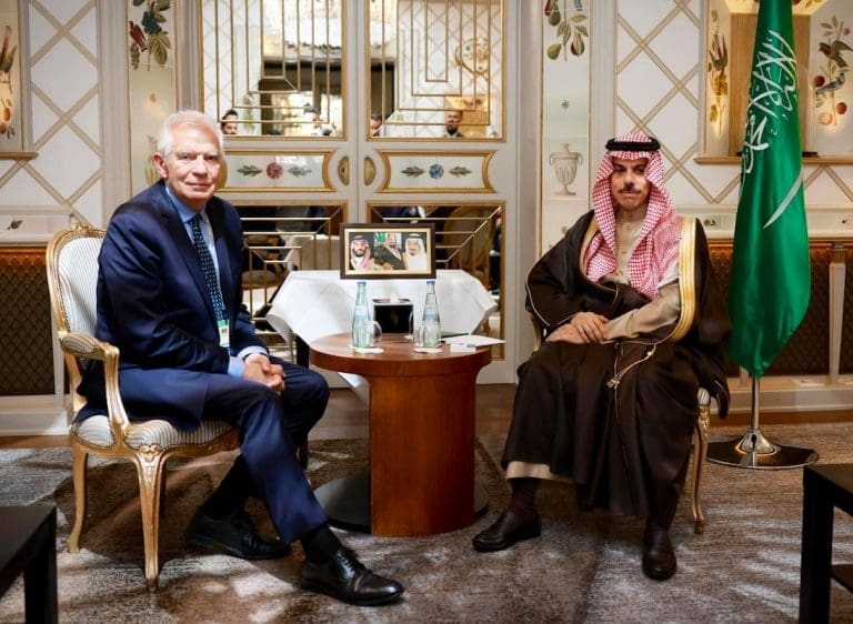 Lire la suite à propos de l’article Josep Borrell critique l’hypocrisie des leaders mondiaux : Un miroir de sa propre conduite ?