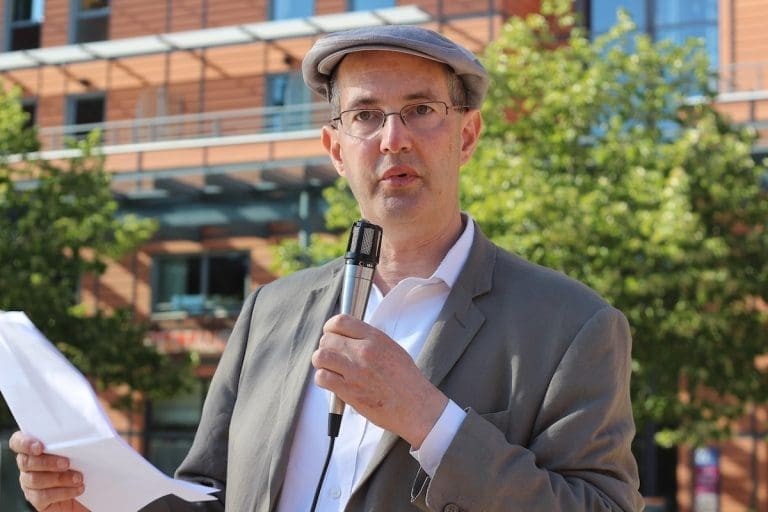 Lire la suite à propos de l’article L’Historien Patrick Weil critique la proposition du gouvernement de modifier la Constitution française pour éliminer le droit du sol à Mayotte
