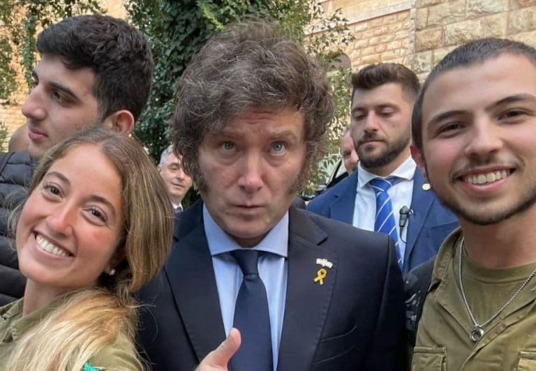 Lire la suite à propos de l’article Le Président argentin Javier Milei confirme son intention de transférer l’ambassade d’argentine à Jérusalem