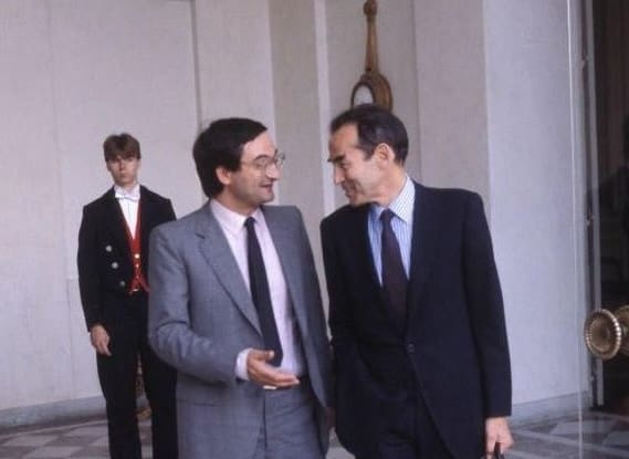 You are currently viewing L’empreinte indélébile de Robert Badinter sur la politique française