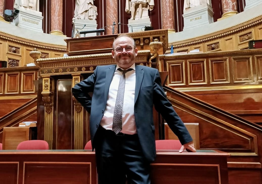 You are currently viewing Loire : Le sénateur Jean-Claude Tissot salue la mémoire de Robert Badinter