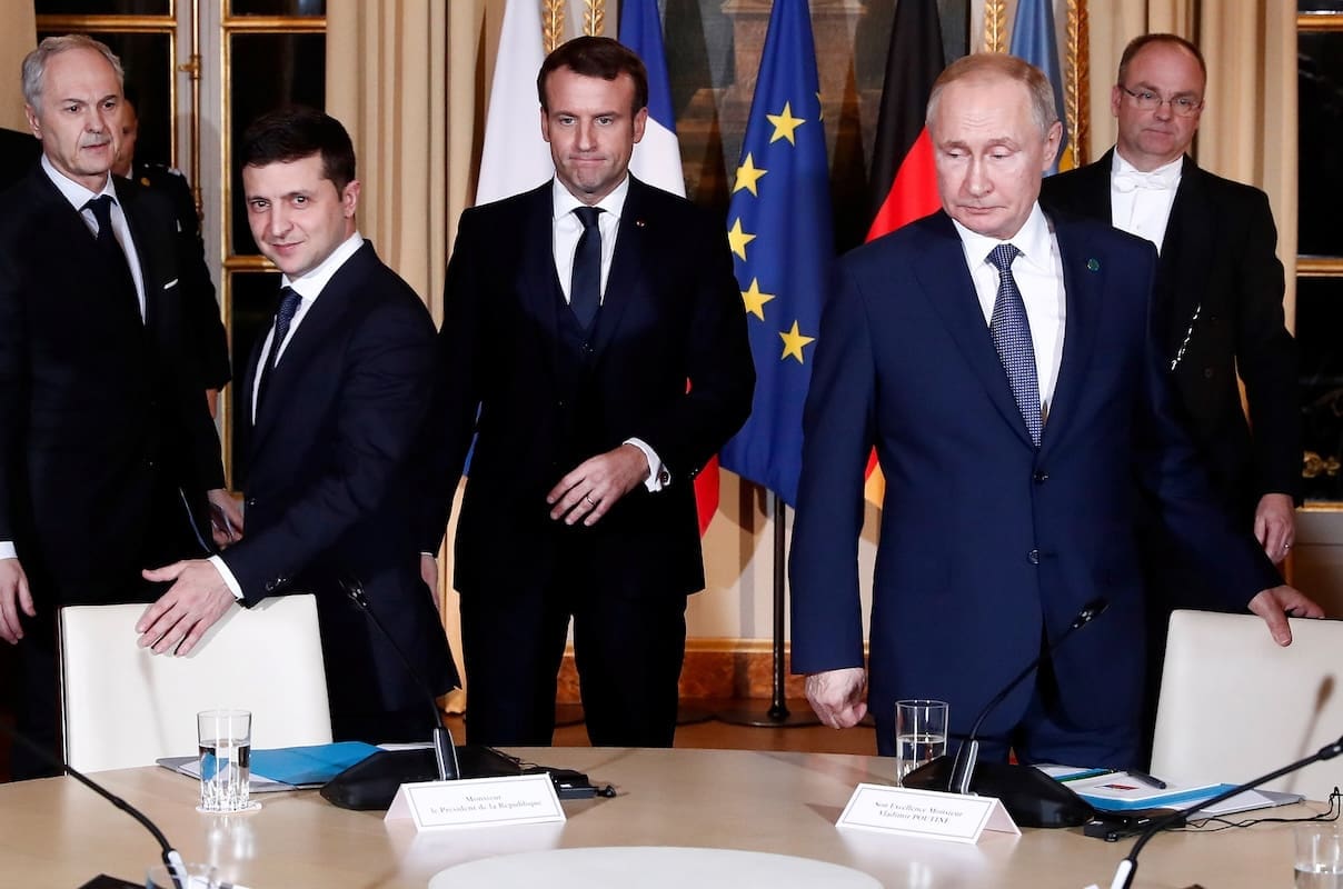 You are currently viewing Macron et Zelensky vont sceller à Paris un accord de sécurité inédit pour l’Ukraine