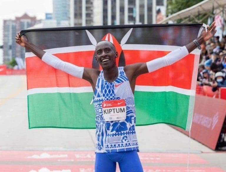 Lire la suite à propos de l’article Mort de Kelvin Kiptum : Trois hommes interpellés après le décès du recordman du marathon