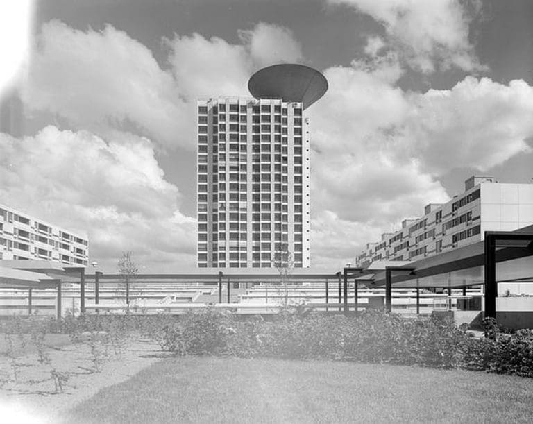 Lire la suite à propos de l’article Saint-Etienne : La tour Plein Ciel de Montreynaud, c’est toute une histoire !