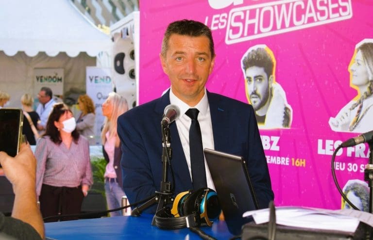 Lire la suite à propos de l’article Saint-Etienne : « Un maire, du chantage, un anti-héros et des enquêtes en cours »