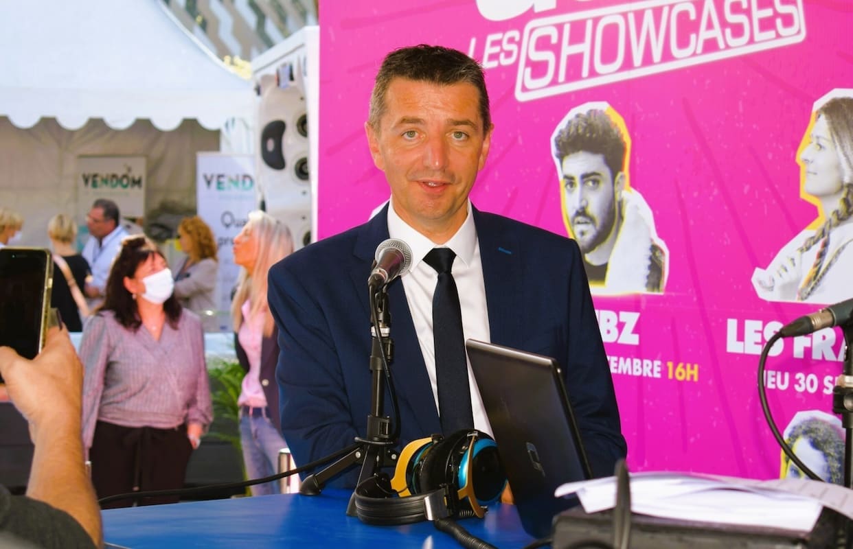 You are currently viewing Saint-Etienne : « Un maire, du chantage, un anti-héros et des enquêtes en cours »