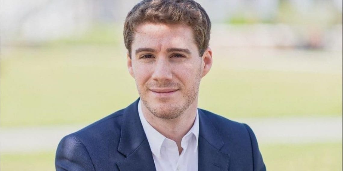 You are currently viewing Va-t-on vers un bras de fer Hanouna – Bataillon ?