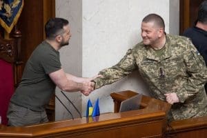 Lire la suite à propos de l’article Zelensky annonce le départ de Valeri Zaloujny, commandant en chef des armées ukrainiennes