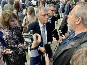 Lire la suite à propos de l’article Le Freedom of Mobility Forum initié par Stellantis réunit des personnalités liées au FEM pour discuter de l’avenir de la mobilité