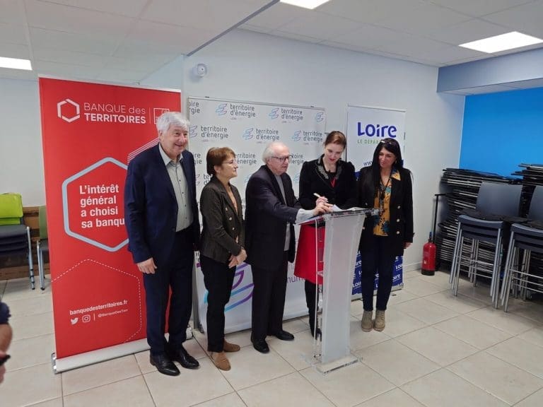 Lire la suite à propos de l’article Le SIEL, syndicat intercommunal des énergies de la Loire se bat pour équiper le département en fibre optique