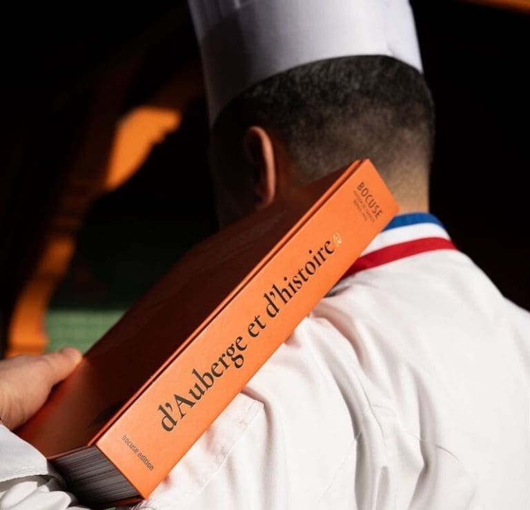 Lire la suite à propos de l’article Livre : D’auberge et d’histoire(s) Bocuse maison de famille depuis 1924