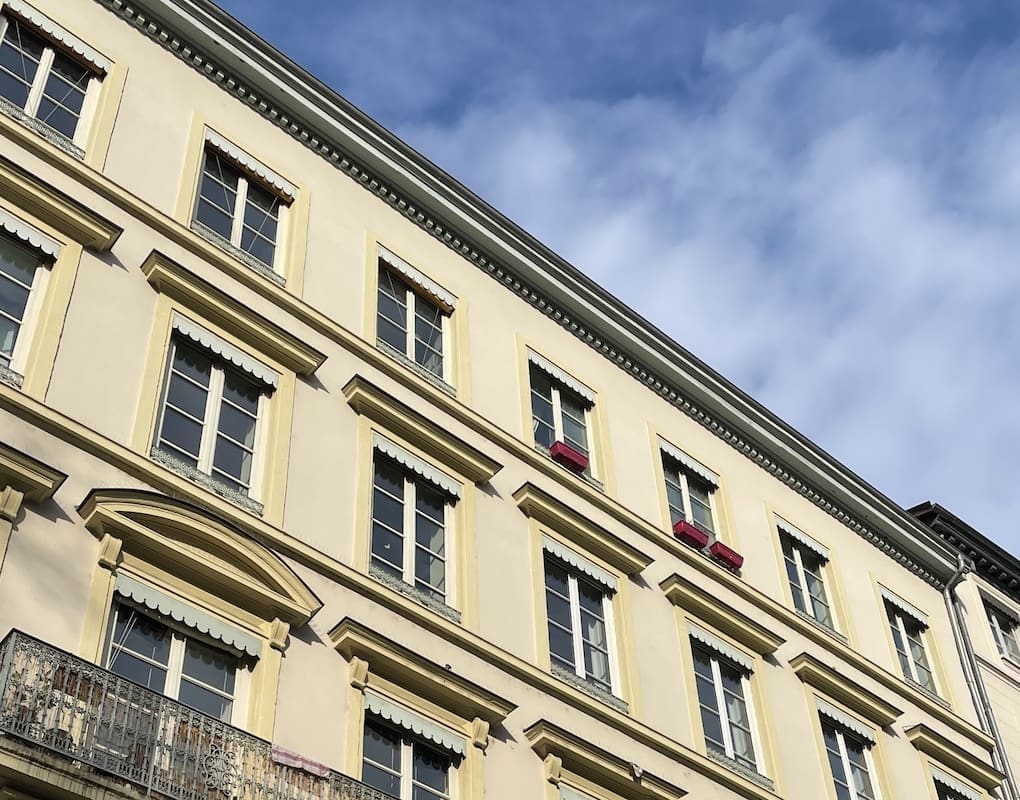 You are currently viewing Métropole de Lyon : Transformation de cinq immeubles en 87 logements sociaux grâce à un partenariat innovant