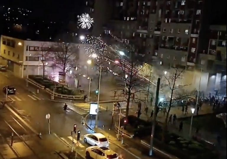 Lire la suite à propos de l’article Seine-Saint-Denis : Tensions et incidents autour du commissariat de La Courneuve