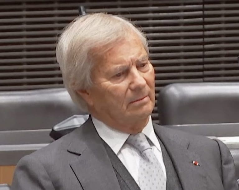 Lire la suite à propos de l’article Vincent Bolloré revendique sa foi catholique devant les parlementaires