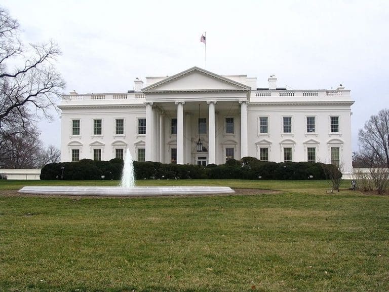 Lire la suite à propos de l’article Etats-Unis : Extension de la Loi FISA qui permet aux services de Renseignements de surveiller les citoyens Non-Américains, mais pas que