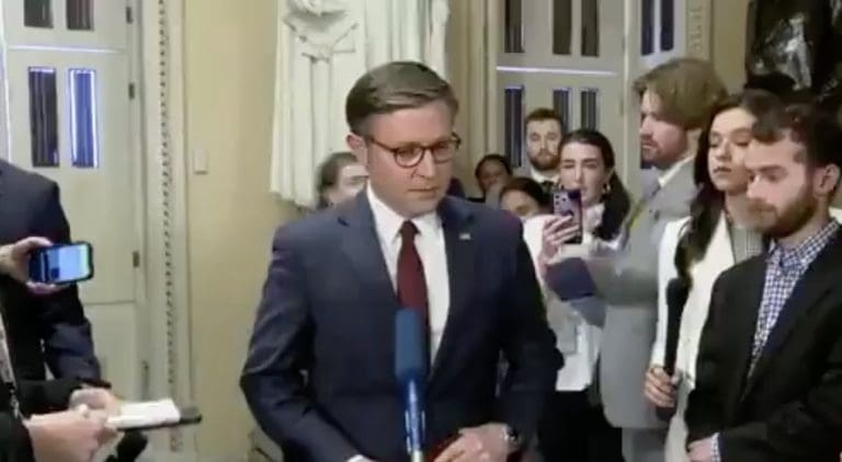 Lire la suite à propos de l’article Etats-Unis : Le Congrès américain approuve un pack d’aide de 95 milliards à l’Ukraine, Israël et Taiwan dans un contexte controversé