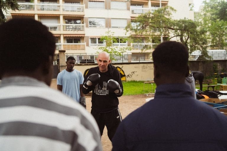Lire la suite à propos de l’article Lyon : La Boxe Populaire Croix Rousse organise une séance d’entraînement pour les jeunes migrants du Square du Béguin