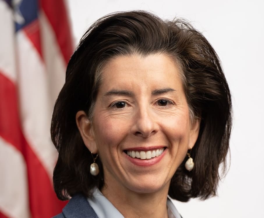 You are currently viewing AI Safety Summit : La Secrétaire américaine au commerce annonce une vision stratégique et un plan de coopération mondiale sur la sécurité de l’IA, les pays lui emboîtent le pas