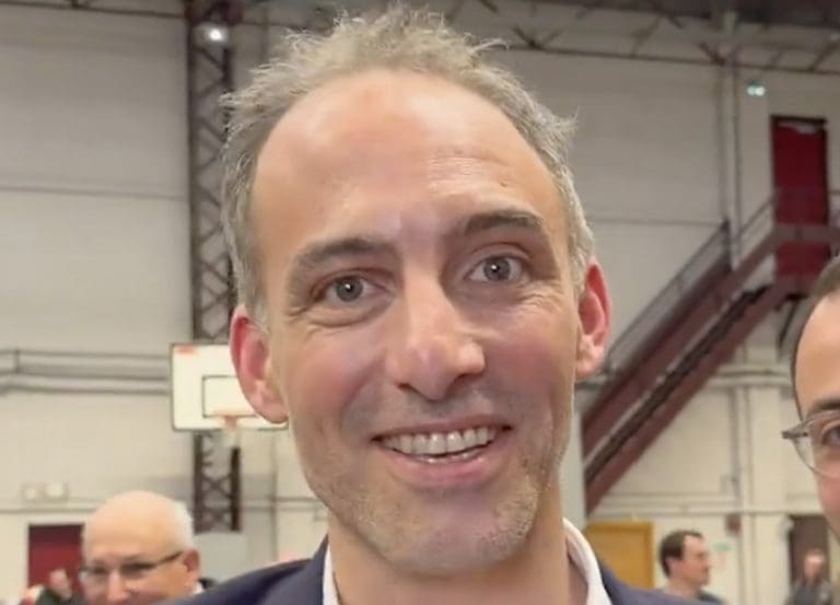 Lire la suite à propos de l’article Européennes 2024 : Des SMS invitent à faire une procuration pour faire gagner Raphaël Glucksmann