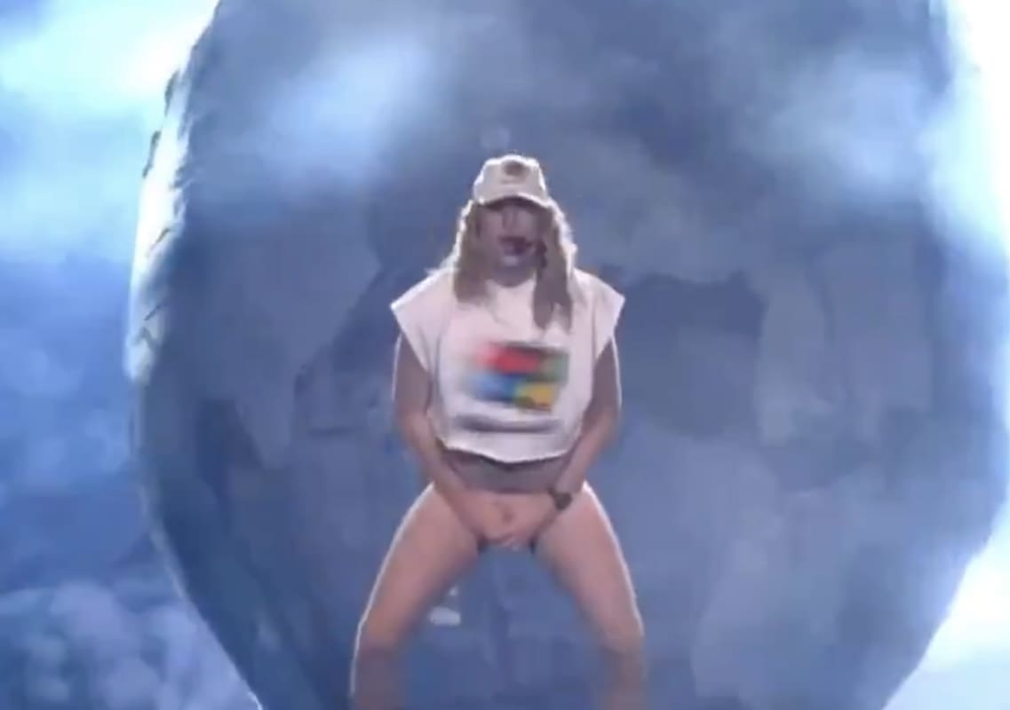 You are currently viewing Eurovision 2024 : Windows95man crée le buzz avec un t-shirt Microsoft et une performance dénudée
