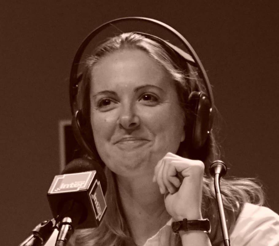 You are currently viewing Guillaume Meurice suspendu par Radio France : Charline Vanhœnacker et Djamil Le Shlag défendent la Liberté d’expression