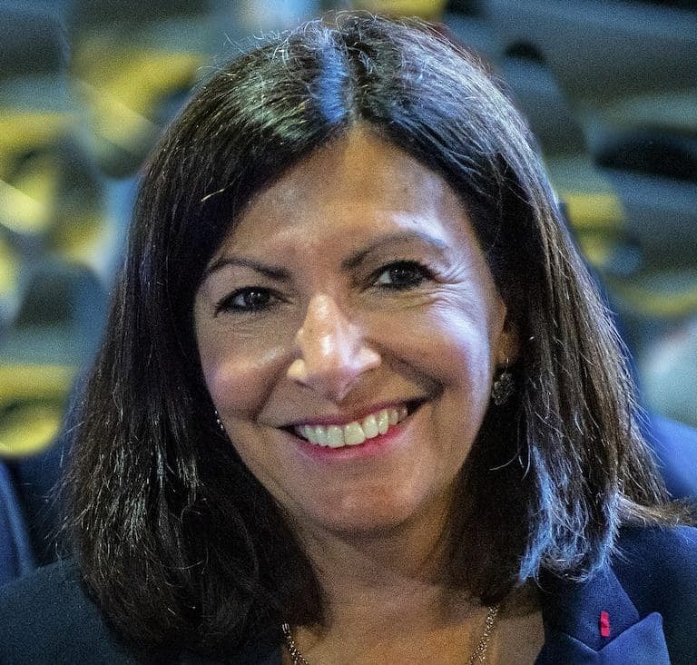 Lire la suite à propos de l’article JO Paris 2024 : Les promesses de baignade d’Anne Hidalgo et Emmanuel Macron déclenche le hashtag provocateur #JeChieDansLaSeineLe23Juin