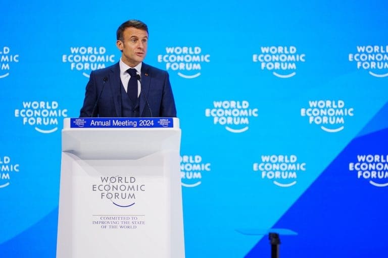Lire la suite à propos de l’article Le contributeur de l’agenda 2030 du Forum économique mondial, Emmanuel Macron, réaffirme que l’envoi de troupes en Ukraine n’est pas exclu