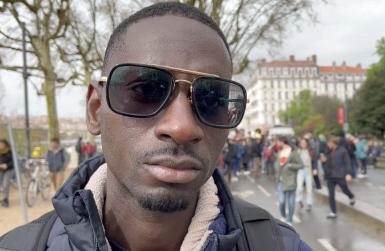 Lire la suite à propos de l’article Lyon : Une soirée de soutien à Kélé et à tous les jeunes frappés d’OQTF, menacés d’expulsion