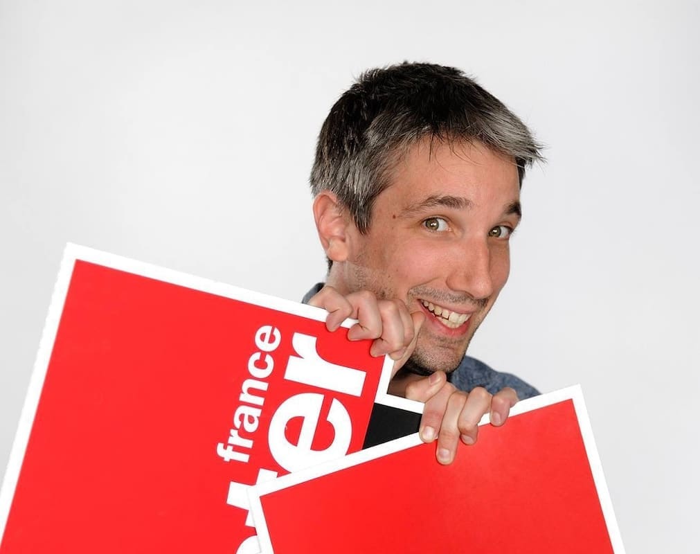 You are currently viewing Média : L’humoriste Guillaume Meurice suspendu par Radio France, une nouvelle atteinte à la liberté d’expression
