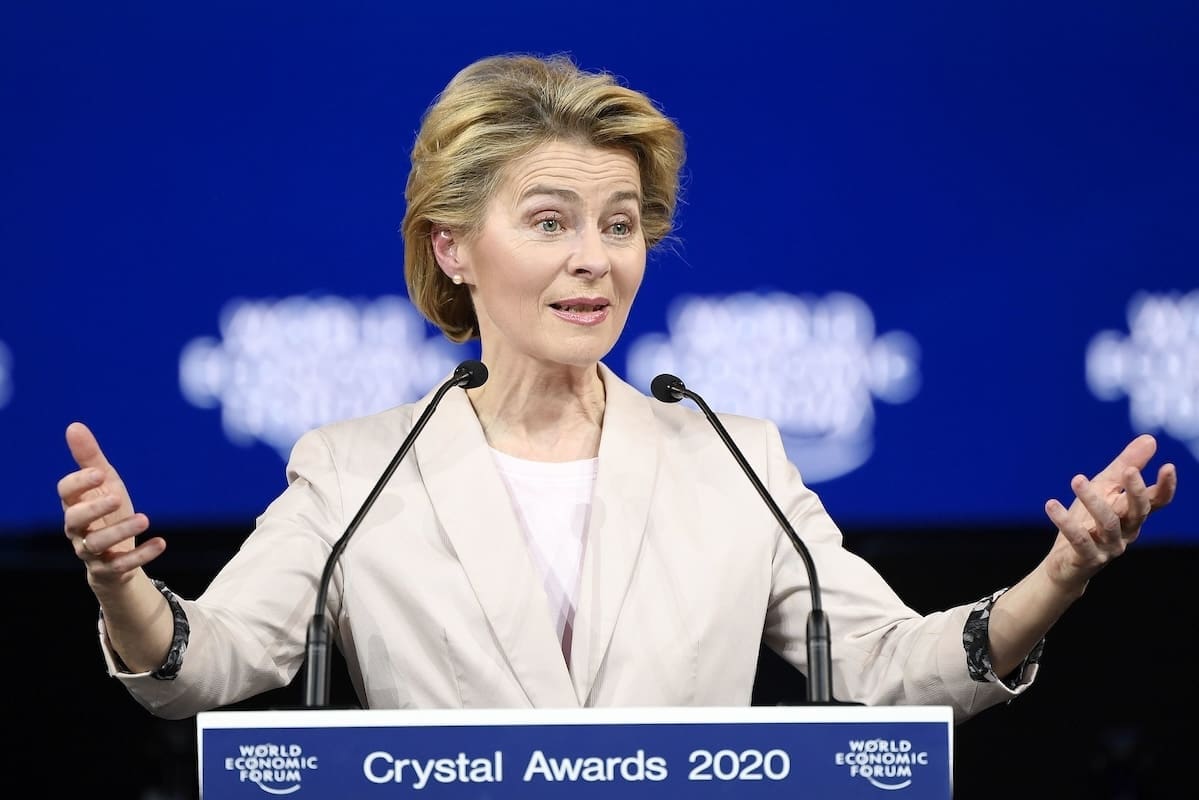 You are currently viewing Union européenne : L’étau se resserre autour d’Ursula Von der Leyen et d’Albert Bourla dans l’affaire des SMS
