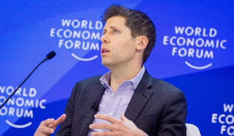 Lire la suite à propos de l’article ChatGPT, le mode vocal repoussé 