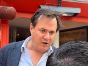 Lire la suite à propos de l’article Clash à la terrasse d’un café : LFI une nouvelle fois taxée d’antisémitisme par des personnalités liées au FEM