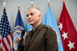 Lire la suite à propos de l’article Edward Snowden critique le recrutement de l’ancien directeur de la NSA par OpenAI