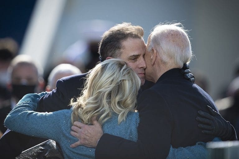 Lire la suite à propos de l’article Hunter Biden jugé coupable : La campagne présidentielle impactée ?