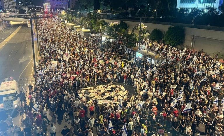 Lire la suite à propos de l’article Israël : Un « tsunami » de manifestants proteste contre la coalition au pouvoir