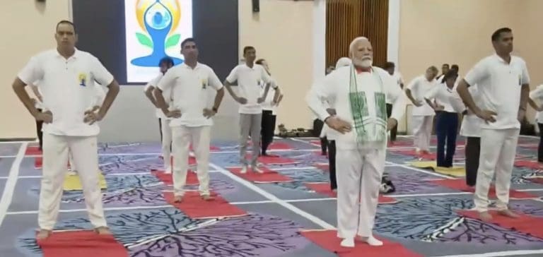 Lire la suite à propos de l’article Journée international du Yoga : Une célébration cachée du « Cornu » témoignant de la persistance des Illuminés de Bavière ?