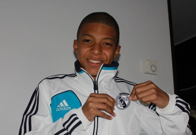 Lire la suite à propos de l’article Kylian Mbappé réalise son rêve d’enfance en rejoignant le Real Madrid jusqu’en 2029