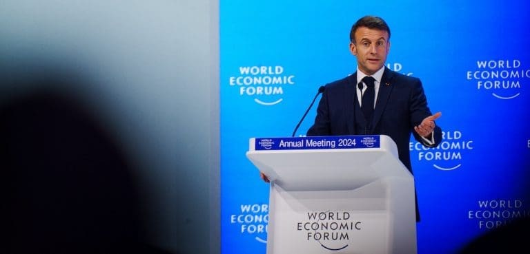 Lire la suite à propos de l’article Pouvoirs exceptionnels du président en tant de guerre   : Un risque pour la Démocratie Française ?