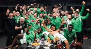 Lire la suite à propos de l’article Saint-Étienne signe son retour en Ligue 1 après un barrage riche en émotion