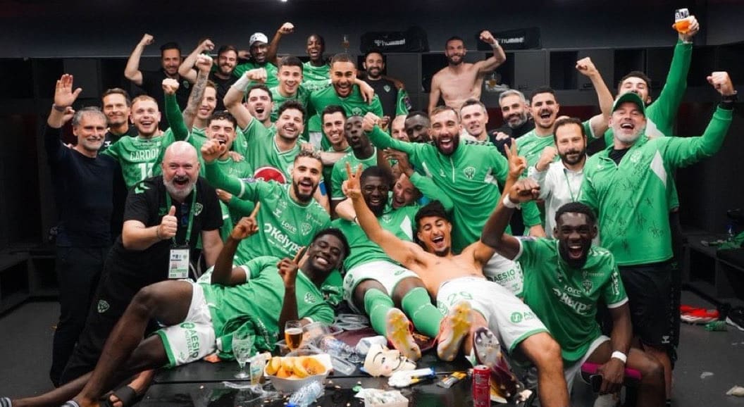You are currently viewing Saint-Étienne signe son retour en Ligue 1 après un barrage riche en émotion