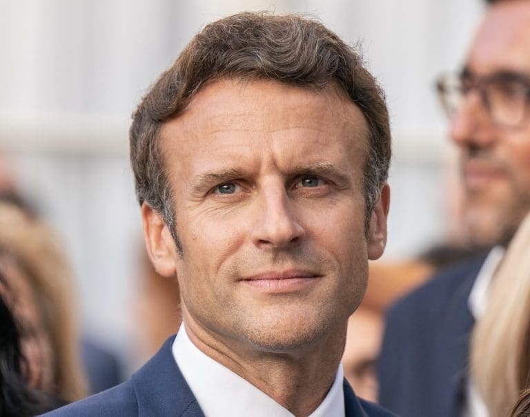 Lire la suite à propos de l’article Une sortie d’Emmanuel Macron jugée homophobe : le Président se droitise-t-il ? 