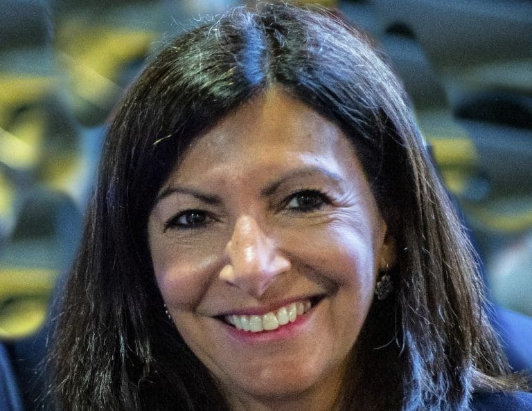 Lire la suite à propos de l’article Anne Hidalgo prépare sa baignade dans la Seine : 1,4 milliard ont déjà été jetés à l’eau