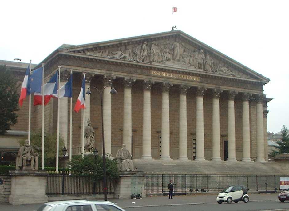 You are currently viewing Assemblée nationale : Le rôle crucial du « front républicain » anti-RN dans la sauvegarde des sièges de la Macronie