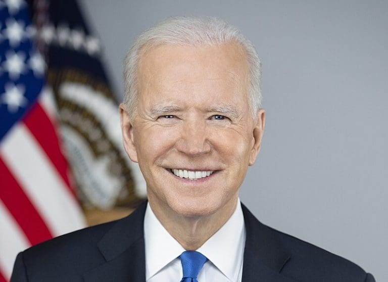 Lire la suite à propos de l’article Etats-Unis : Biden se décrit comme « la première femme noire à servir avec un président noir »