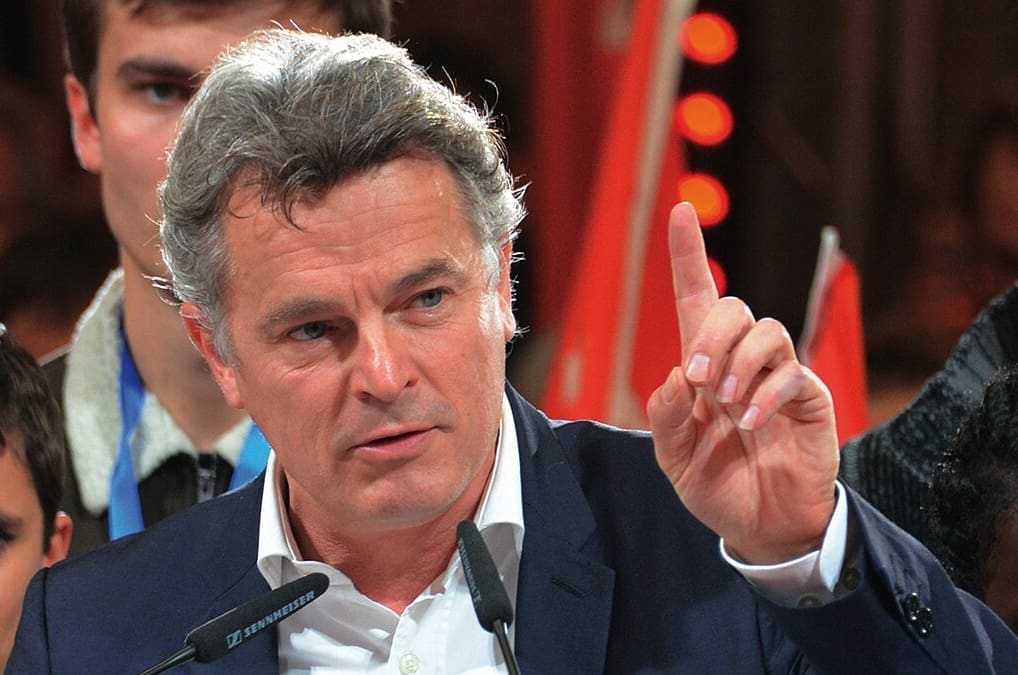 You are currently viewing Fabien Roussel surpris au téléphone en train d’évoquer un potentiel ralliement avec « Darmanin, Véran et autres macronistes, sans les insoumis »?