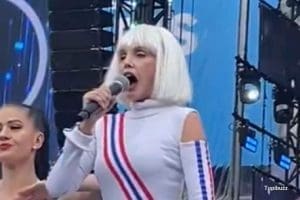 Lire la suite à propos de l’article Paris 2024 : La performance d’Arielle Dombasle enflamme les réseaux sociaux